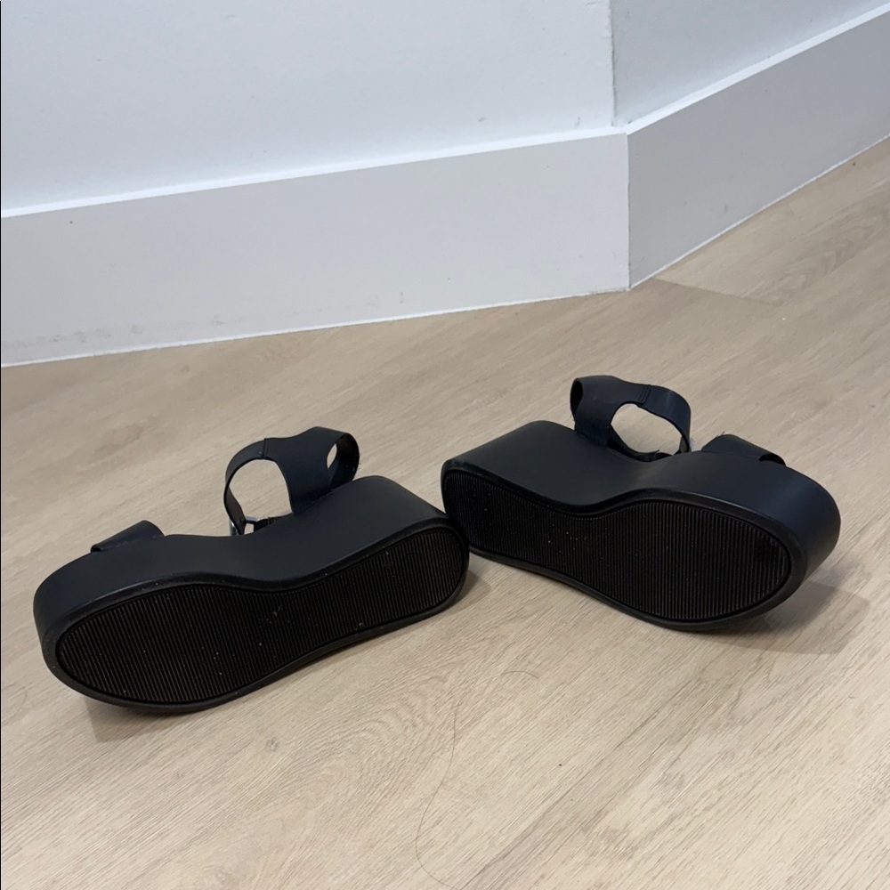 Steve Madden Black Platform Sandals - Picture 4 of 7